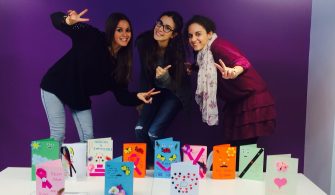 Durante la actividad Crafts Class, nuestros estudiantes realizaron tarjetas a mano